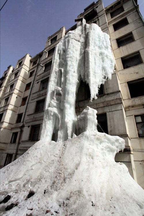 cascata di ghiaccio - foto da metro.co.uk