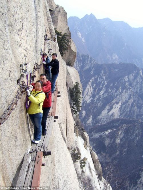 Chang Kong Cliff Road - da dailymail.co.uk