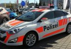 finta auto della polizia in affitto per scoraggiare i ladri