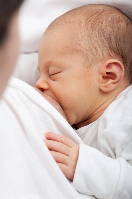 allattamento al seno fa bene ai bambini - ma lo chiedono anche gli adulti