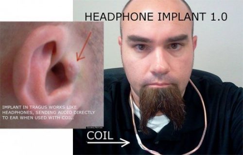 rich lee si è fatto impiantarte un auricolare nell orecchio