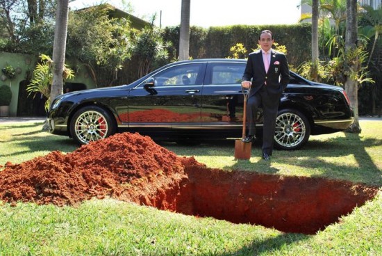 il conte Chiquinho Scarpa inizia a lavorare alla sua futura tomba