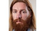 barba e capelli lunghi sembra creino problemi di ordine pubblico