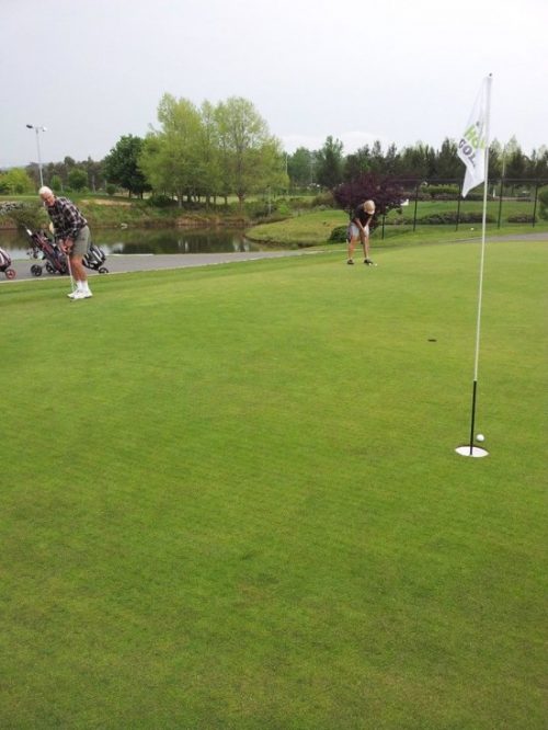 una partita di golf a buche larghe