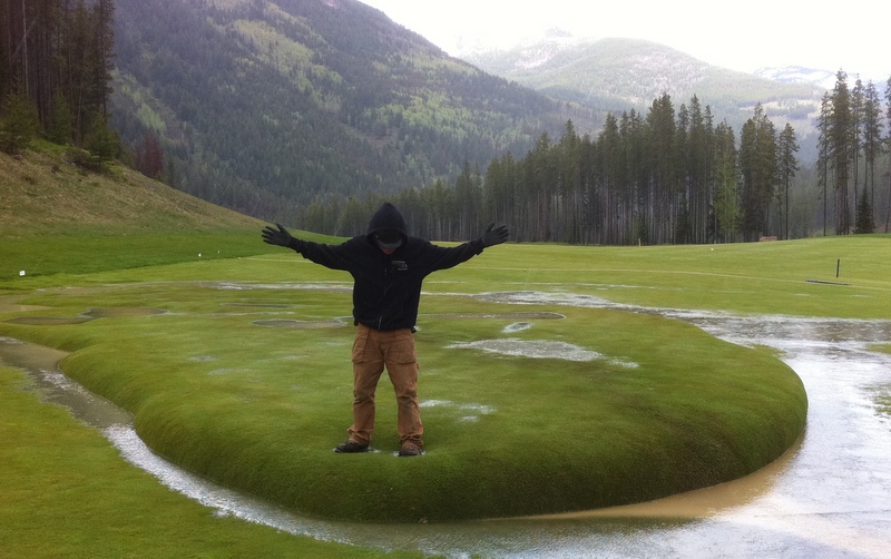 una bolla in un campo da golg