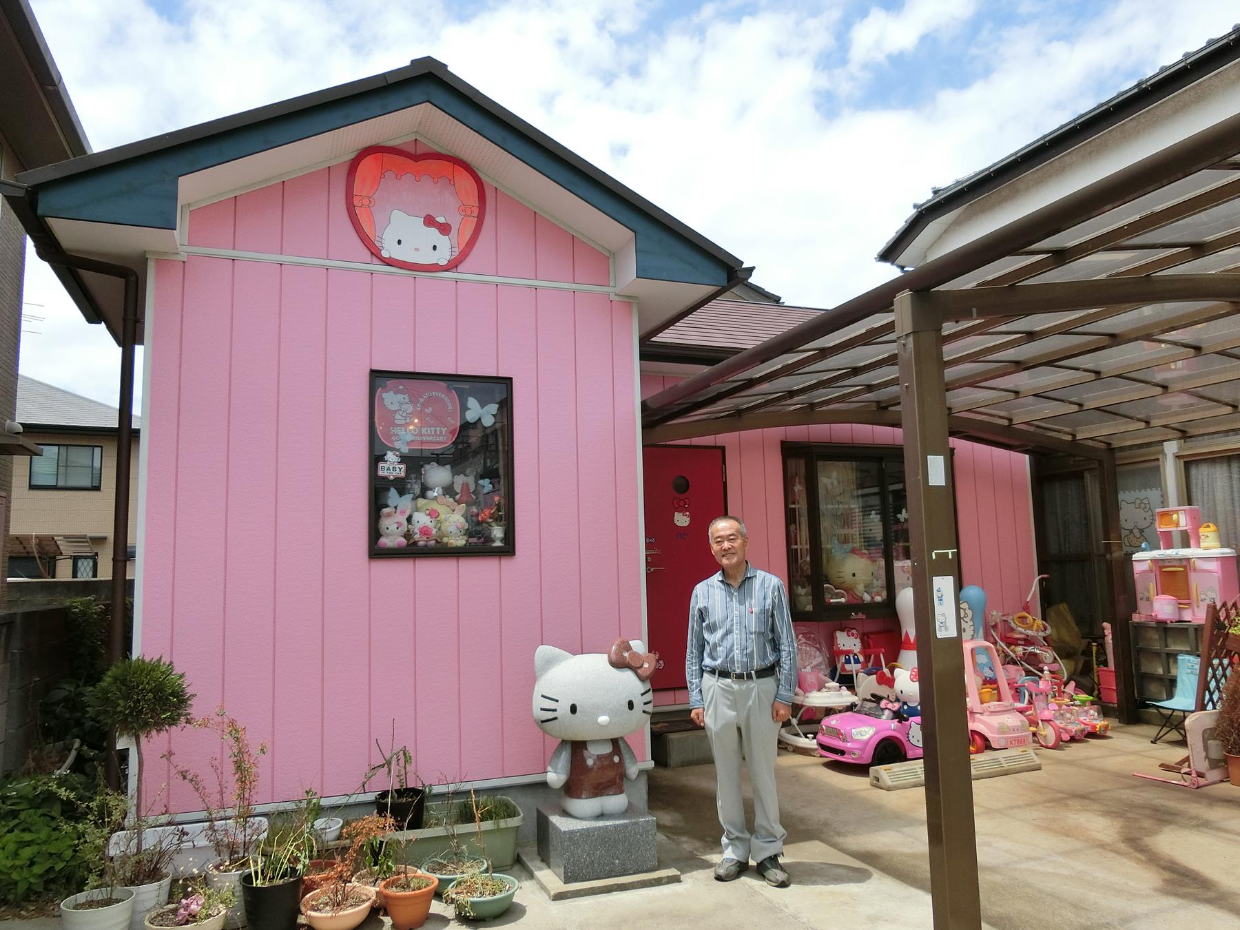 La casa rosa dove è tenuta la collezione - foto da chibatopi.jp