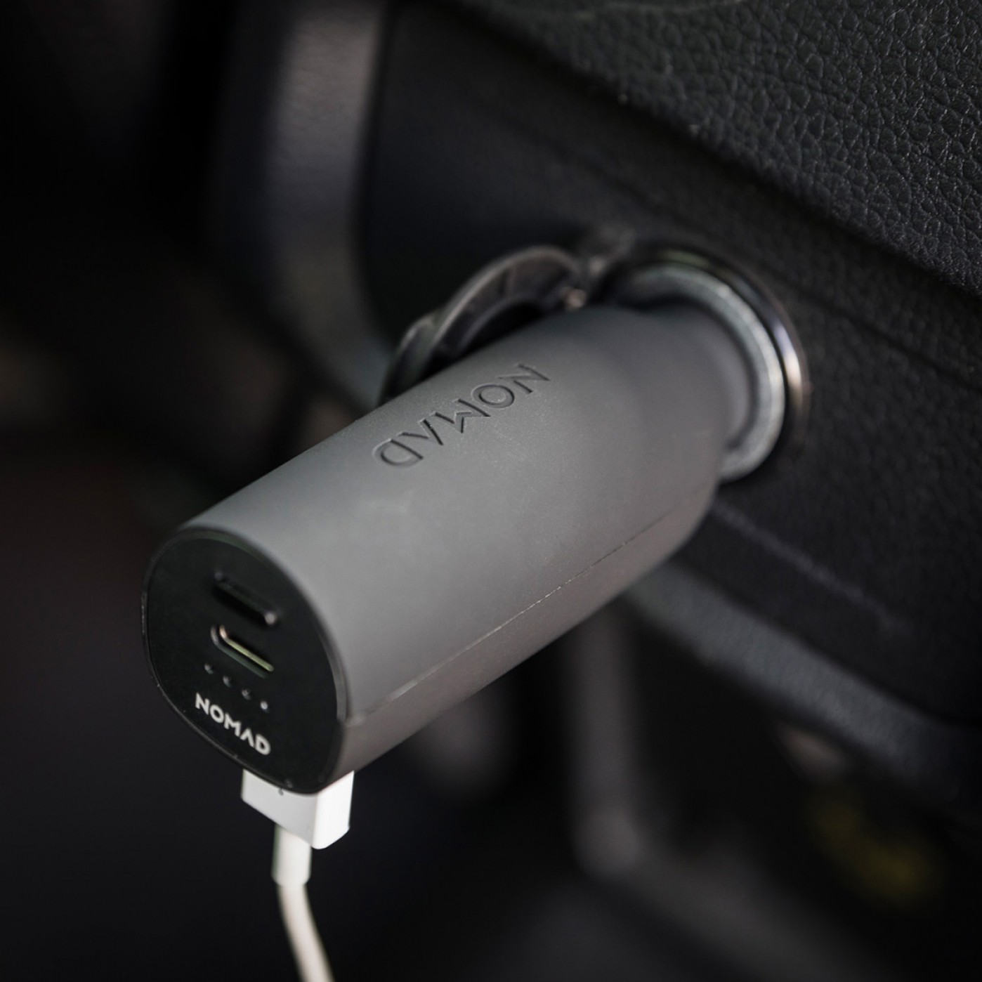 caricatore da auto con batteria